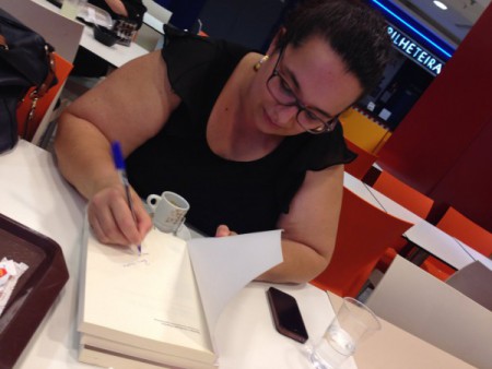 Biblioteca Profª Mariquinha recebe doações de livros de pesquisadora portuguesa